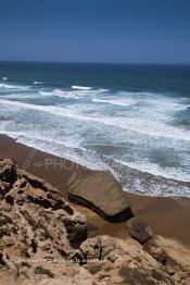 Image du Maroc Professionnelle de  Plage sauvage près du village Tamri sur la route Nationale  N1 (Essaouira - Agadir), le 14 Juillet 2003. (Photo / Abdeljalil Bounhar)

